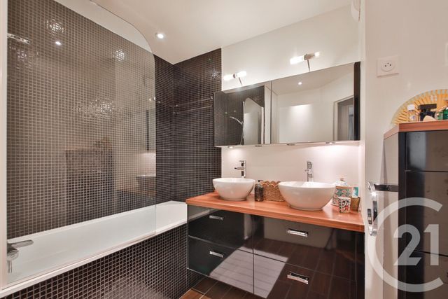 Afficher la photo en grand Appartement T3 à vendre - 3 pièces - 72.42 m2 - BOULOGNE BILLANCOURT - 92 - ILE-DE-FRANCE - Century 21 Marché Escudier