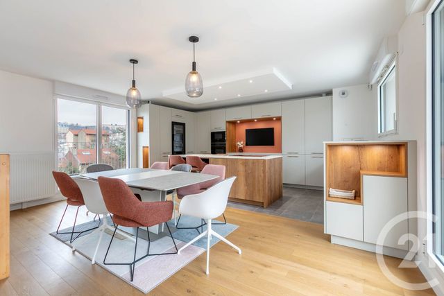 Appartement Duplex à louer - 6 pièces - 145.0 m2 - SURESNES - 92 - ILE-DE-FRANCE - Century 21 Marché Escudier