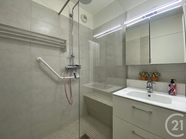 Appartement T3 à louer - 3 pièces - 76.42 m2 - ISSY LES MOULINEAUX - 92 - ILE-DE-FRANCE - Century 21 Marché Escudier
